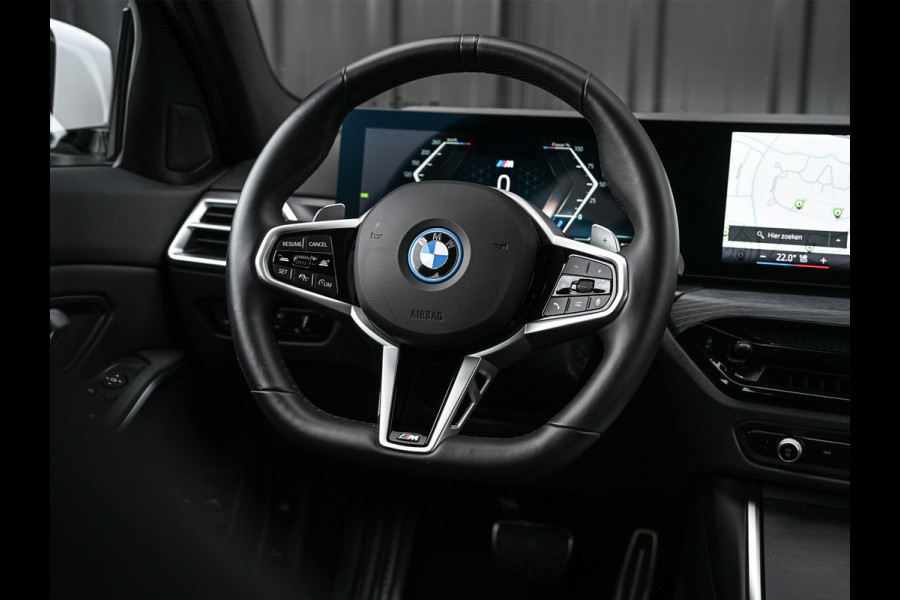 BMW 3 Serie Touring 330e xDrive M-SPORT | FACELIFT | ACCU 19,5 kWh | ACTIVE CRUISE | ELEKTR. TREKHAAK | HIFI AUDIO | SHADOW LINE | CAMERA |