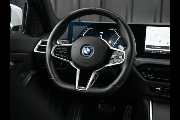 BMW 3 Serie Touring 330e xDrive M-SPORT | FACELIFT | ACCU 19,5 kWh | ACTIVE CRUISE | ELEKTR. TREKHAAK | HIFI AUDIO | SHADOW LINE | CAMERA |
