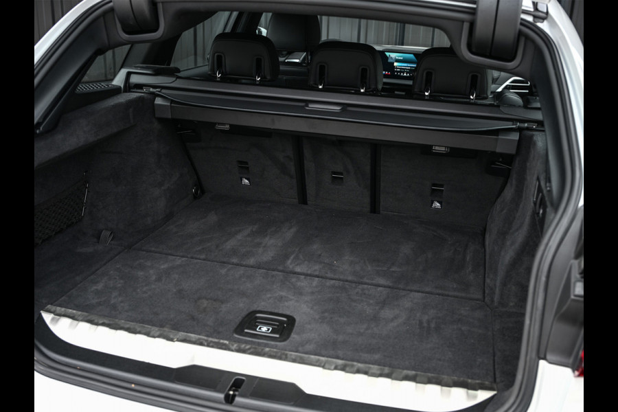 BMW 3 Serie Touring 330e xDrive M-SPORT | FACELIFT | ACCU 19,5 kWh | ACTIVE CRUISE | ELEKTR. TREKHAAK | HIFI AUDIO | SHADOW LINE | CAMERA |