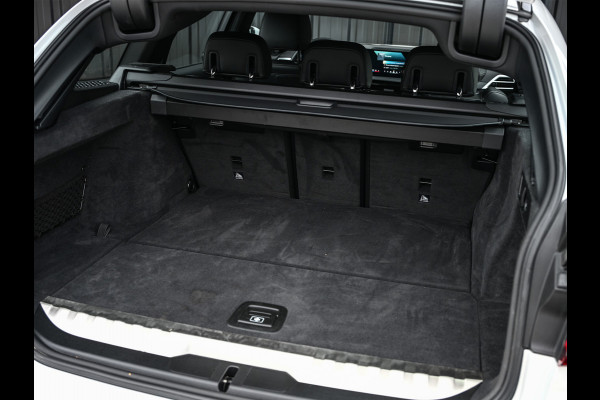 BMW 3 Serie Touring 330e xDrive M-SPORT | FACELIFT | ACCU 19,5 kWh | ACTIVE CRUISE | ELEKTR. TREKHAAK | HIFI AUDIO | SHADOW LINE | CAMERA |