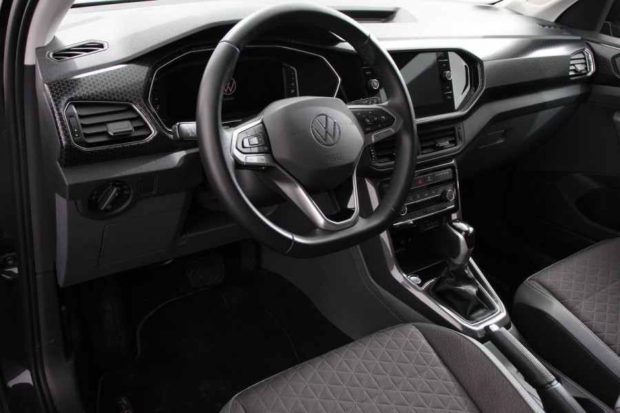 Volkswagen T-Cross 1.5 TSI DSG Style Team Navigatie Apple Carplay/Android Auto Adaptive cruise control Parkeersensoren Camera Stoelverwarming Virtual Cockpit Keyless Entry Lane assist Privacy glas
