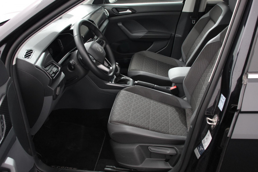 Volkswagen T-Cross 1.5 TSI DSG Style Team Navigatie Apple Carplay/Android Auto Adaptive cruise control Parkeersensoren Camera Stoelverwarming Virtual Cockpit Keyless Entry Lane assist Privacy glas