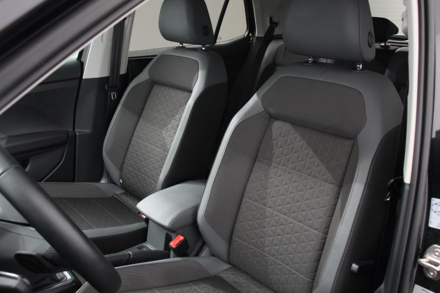 Volkswagen T-Cross 1.5 TSI DSG Style Team Navigatie Apple Carplay/Android Auto Adaptive cruise control Parkeersensoren Camera Stoelverwarming Virtual Cockpit Keyless Entry Lane assist Privacy glas