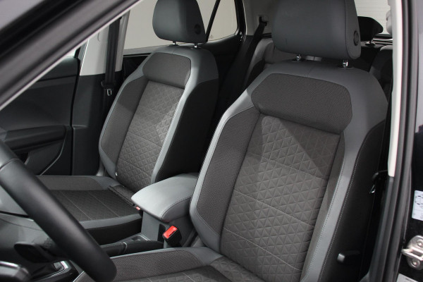 Volkswagen T-Cross 1.5 TSI DSG Style Team Navigatie Apple Carplay/Android Auto Adaptive cruise control Parkeersensoren Camera Stoelverwarming Virtual Cockpit Keyless Entry Lane assist Privacy glas