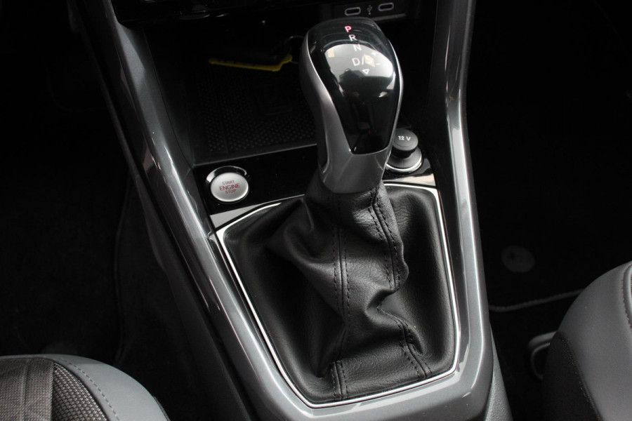 Volkswagen T-Cross 1.5 TSI DSG Style Team Navigatie Apple Carplay/Android Auto Adaptive cruise control Parkeersensoren Camera Stoelverwarming Virtual Cockpit Keyless Entry Lane assist Privacy glas