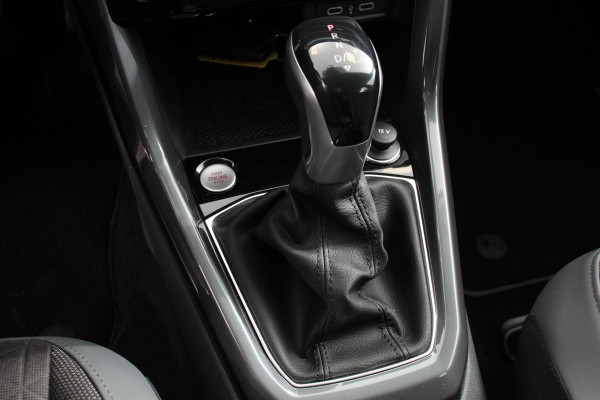 Volkswagen T-Cross 1.5 TSI DSG Style Team Navigatie Apple Carplay/Android Auto Adaptive cruise control Parkeersensoren Camera Stoelverwarming Virtual Cockpit Keyless Entry Lane assist Privacy glas