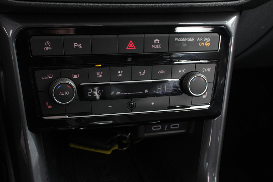 Volkswagen T-Cross 1.5 TSI DSG Style Team Navigatie Apple Carplay/Android Auto Adaptive cruise control Parkeersensoren Camera Stoelverwarming Virtual Cockpit Keyless Entry Lane assist Privacy glas