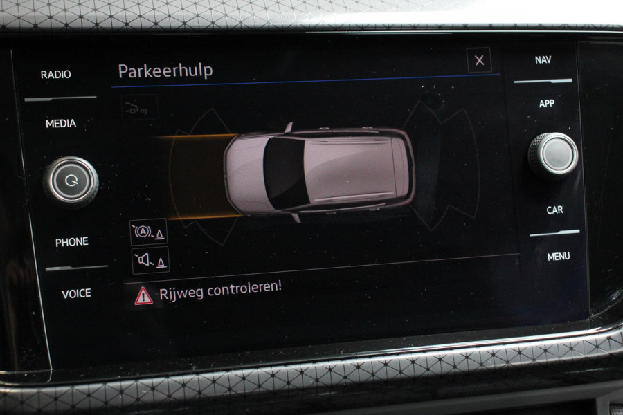 Volkswagen T-Cross 1.5 TSI DSG Style Team Navigatie Apple Carplay/Android Auto Adaptive cruise control Parkeersensoren Camera Stoelverwarming Virtual Cockpit Keyless Entry Lane assist Privacy glas