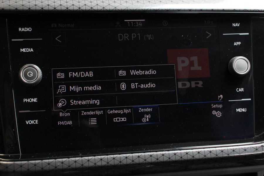 Volkswagen T-Cross 1.5 TSI DSG Style Team Navigatie Apple Carplay/Android Auto Adaptive cruise control Parkeersensoren Camera Stoelverwarming Virtual Cockpit Keyless Entry Lane assist Privacy glas