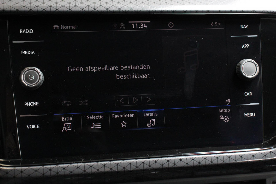 Volkswagen T-Cross 1.5 TSI DSG Style Team Navigatie Apple Carplay/Android Auto Adaptive cruise control Parkeersensoren Camera Stoelverwarming Virtual Cockpit Keyless Entry Lane assist Privacy glas