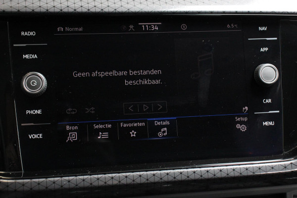 Volkswagen T-Cross 1.5 TSI DSG Style Team Navigatie Apple Carplay/Android Auto Adaptive cruise control Parkeersensoren Camera Stoelverwarming Virtual Cockpit Keyless Entry Lane assist Privacy glas