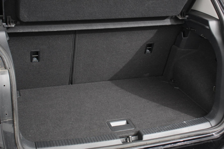 Volkswagen T-Cross 1.5 TSI DSG Style Team Navigatie Apple Carplay/Android Auto Adaptive cruise control Parkeersensoren Camera Stoelverwarming Virtual Cockpit Keyless Entry Lane assist Privacy glas