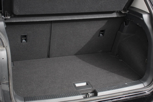 Volkswagen T-Cross 1.5 TSI DSG Style Team Navigatie Apple Carplay/Android Auto Adaptive cruise control Parkeersensoren Camera Stoelverwarming Virtual Cockpit Keyless Entry Lane assist Privacy glas