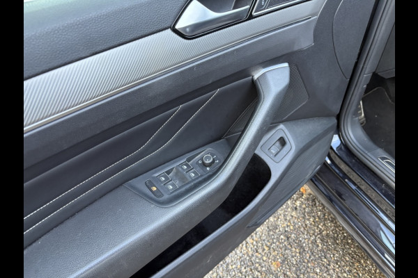 Volkswagen Passat Variant 2.0 TSI Elegance Business R-Line DSG