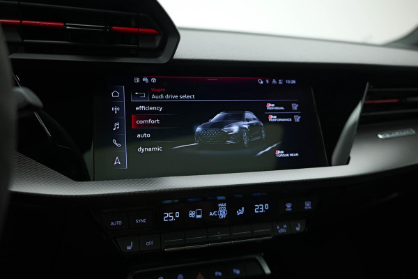 Audi RS3 Sportback 2.5 TFSI quattro |Keramisch|Pano|360|Carbon|HUD|B&O|Memory| Audi RS3 Sportback 2.5 TFSI quattro |Keramisch|Pano|360|Carbon|HUD|B&O|Memory|