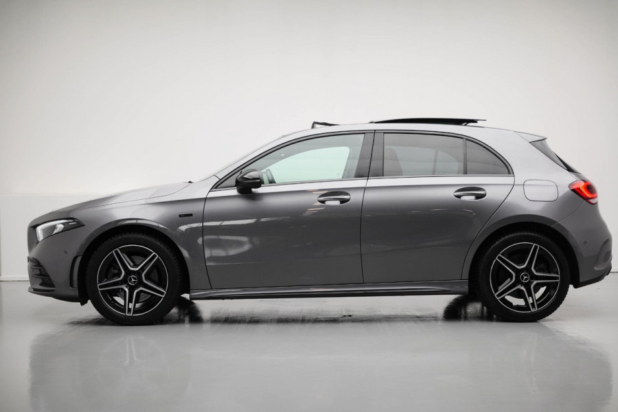 Mercedes-Benz A-Klasse 250 e AMG Line |Pano|Dodehoek|Draadloos Laden| Mercedes-Benz A-Klasse 250 e AMG Line |Pano|Dodehoek|Draadloos Laden|