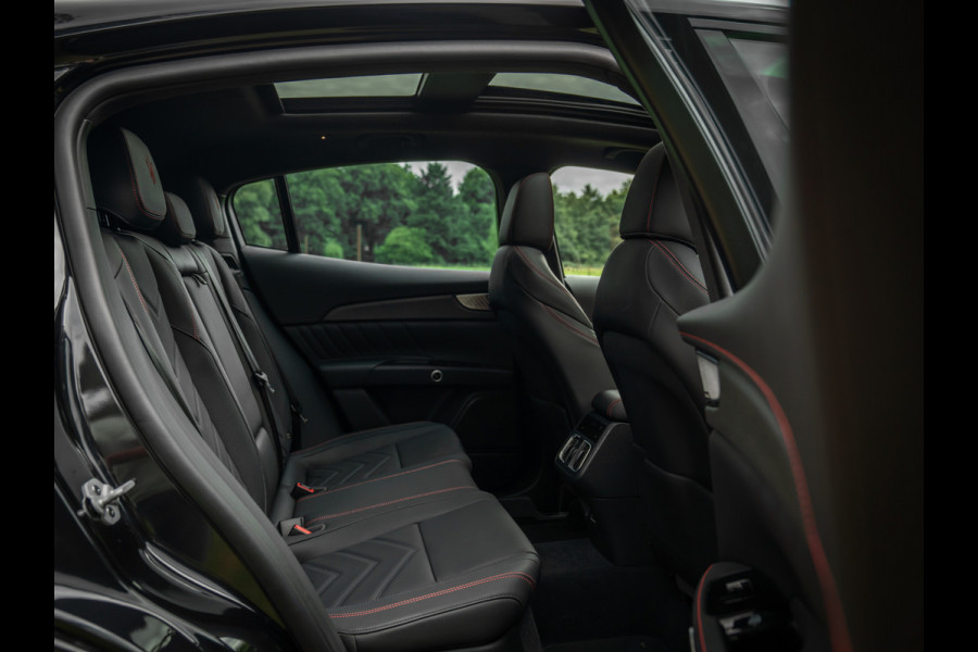 Maserati Grecale 3.0 V6 Trofeo 530pk | Pano-dak | Sonus Faber | Stoelventilatie | Luchtvering Maserati Grecale 3.0 V6 Trofeo 530pk | Pano-dak | Sonus Faber | Stoelventilatie | Luchtvering