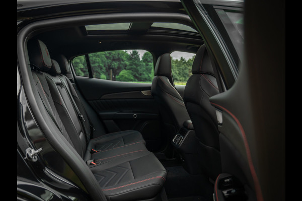 Maserati Grecale 3.0 V6 Trofeo 530pk | Pano-dak | Sonus Faber | Stoelventilatie | Luchtvering Maserati Grecale 3.0 V6 Trofeo 530pk | Pano-dak | Sonus Faber | Stoelventilatie | Luchtvering