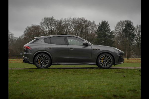 Maserati Grecale 3.0 V6 Trofeo 530pk | Full option! | Carbon ext. + int. | Sonus Faber | Pano-dak | Stoelkoeling | Adapt. cruise Maserati Grecale 3.0 V6 Trofeo 530pk | Full option! | Carbon ext. + int. | Sonus Faber | Pano-dak | Stoelkoeling | Adapt. cruise