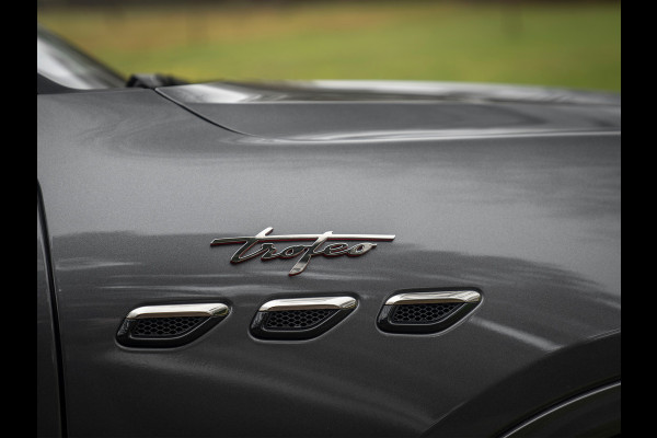 Maserati Grecale 3.0 V6 Trofeo 530pk | Full option! | Carbon ext. + int. | Sonus Faber | Pano-dak | Stoelkoeling | Adapt. cruise Maserati Grecale 3.0 V6 Trofeo 530pk | Full option! | Carbon ext. + int. | Sonus Faber | Pano-dak | Stoelkoeling | Adapt. cruise