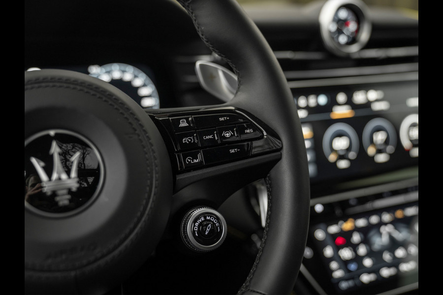 Maserati Grecale 3.0 V6 Trofeo 530pk | Full option! | Carbon ext. + int. | Sonus Faber | Pano-dak | Stoelkoeling | Adapt. cruise Maserati Grecale 3.0 V6 Trofeo 530pk | Full option! | Carbon ext. + int. | Sonus Faber | Pano-dak | Stoelkoeling | Adapt. cruise