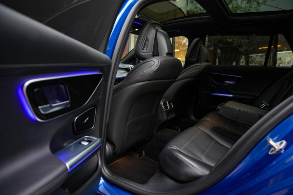 Mercedes-Benz C-Klasse 300 e AMG Line Panoramadak Full Ambient Adapt. Cruise Laser LED 360Cam 19''LM Mercedes-Benz C-Klasse 300 e AMG Line Panoramadak Full Ambient Adapt. Cruise Laser LED 360Cam 19''LM
