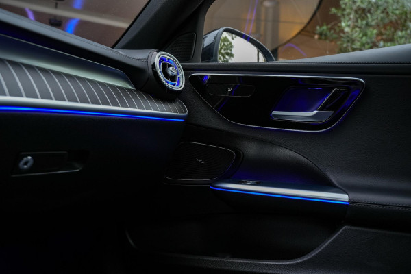 Mercedes-Benz C-Klasse 300 e AMG Line Panoramadak Full Ambient Adapt. Cruise Laser LED 360Cam 19''LM Mercedes-Benz C-Klasse 300 e AMG Line Panoramadak Full Ambient Adapt. Cruise Laser LED 360Cam 19''LM