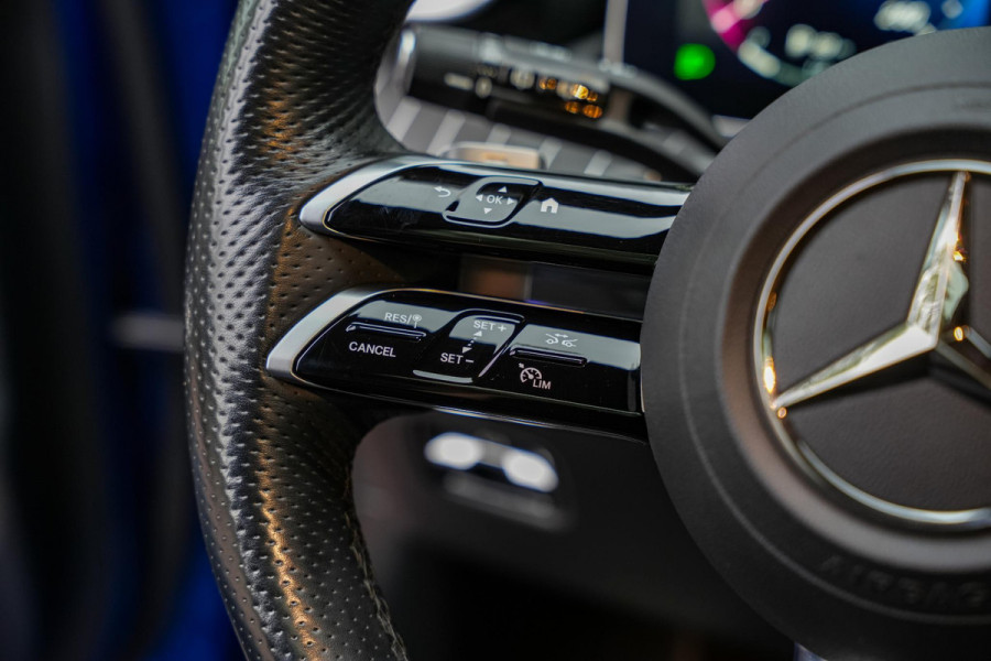 Mercedes-Benz C-Klasse 300 e AMG Line Panoramadak Full Ambient Adapt. Cruise Laser LED 360Cam 19''LM Mercedes-Benz C-Klasse 300 e AMG Line Panoramadak Full Ambient Adapt. Cruise Laser LED 360Cam 19''LM