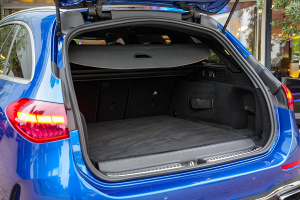 Mercedes-Benz C-Klasse 300 e AMG Line Panoramadak Full Ambient Adapt. Cruise Laser LED 360Cam 19''LM Mercedes-Benz C-Klasse 300 e AMG Line Panoramadak Full Ambient Adapt. Cruise Laser LED 360Cam 19''LM