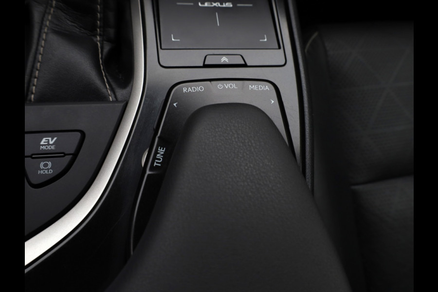 Lexus UX 250h AWD Luxury Line | Leder | Head up | Dodehoek