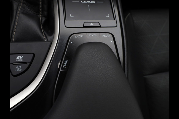 Lexus UX 250h AWD Luxury Line | Leder | Head up | Dodehoek