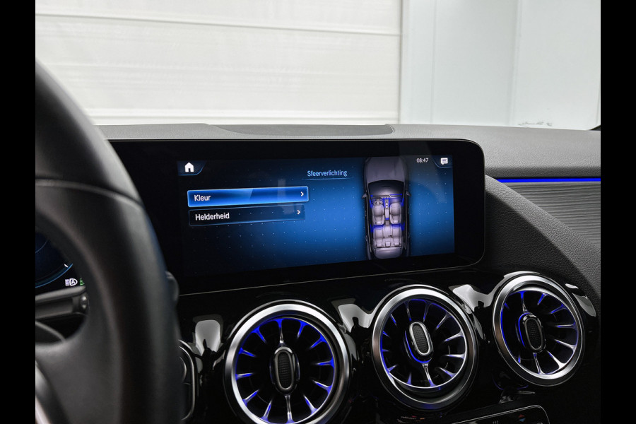 Mercedes-Benz EQA 250 Luxury Line 67 kWh Lichtmetalen velgen | Navigatie | Wide screen | Keyles Go | parking support met camera achter | Inclusief 48 maanden MB Certified garantie voor Europa. Mercedes-Benz EQA 250 Luxury Line 67 kWh Lichtmetalen velgen | Navigatie | Wide screen | Keyles Go | parking support met camera achter | Inclusief 48 maanden MB Certified garantie voor Europa.