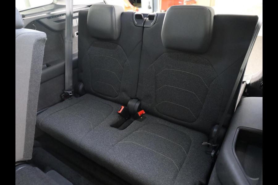 Škoda Kodiaq 1.5 TSI MHEV Business Edition 7p. 150 pk Automaat (DSG) | 7-Persoons | Panoramadak | Verlengde garantie | Navigatie | Trekhaak (wegklapbaar) | Parkeersensoren | Achteruitrijcamera | Matrix LED koplampen | Škoda Kodiaq 1.5 TSI MHEV Business Edition 7p. 150 pk Automaat (DSG) | 7-Persoons | Panoramadak | Verlengde garantie | Navigatie | Trekhaak (wegklapbaar) | Parkeersensoren | Achteruitrijcamera | Matrix LED koplampen |