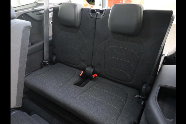 Škoda Kodiaq 1.5 TSI MHEV Business Edition 7p. 150 pk Automaat (DSG) | 7-Persoons | Panoramadak | Verlengde garantie | Navigatie | Trekhaak (wegklapbaar) | Parkeersensoren | Achteruitrijcamera | Matrix LED koplampen | Škoda Kodiaq 1.5 TSI MHEV Business Edition 7p. 150 pk Automaat (DSG) | 7-Persoons | Panoramadak | Verlengde garantie | Navigatie | Trekhaak (wegklapbaar) | Parkeersensoren | Achteruitrijcamera | Matrix LED koplampen |