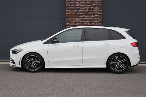 Mercedes-Benz B-Klasse 220 AMG Line Premium+ | Panoramadak | Augmented Reality | Advanced Sound System | Keyless Go | Cruise Control | Stoelverwarming | Dodehoekassistent | Nightpakket |