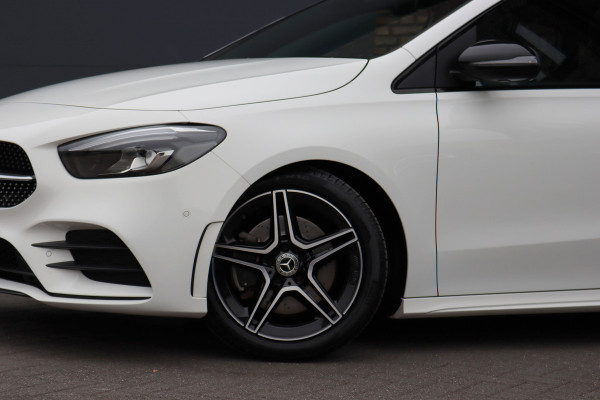 Mercedes-Benz B-Klasse 220 AMG Line Premium+ | Panoramadak | Augmented Reality | Advanced Sound System | Keyless Go | Cruise Control | Stoelverwarming | Dodehoekassistent | Nightpakket |
