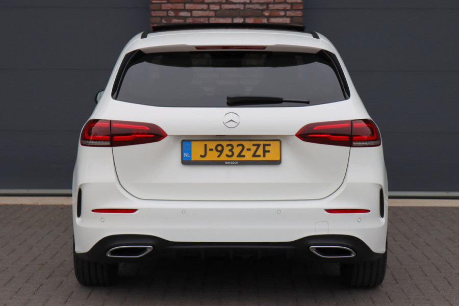 Mercedes-Benz B-Klasse 220 AMG Line Premium+ | Panoramadak | Augmented Reality | Advanced Sound System | Keyless Go | Cruise Control | Stoelverwarming | Dodehoekassistent | Nightpakket |