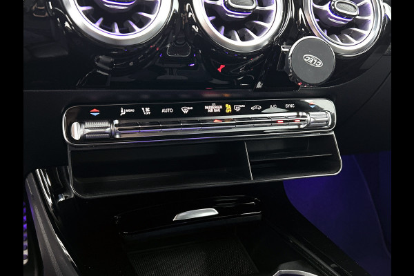 Mercedes-Benz CLA-Klasse Shooting Brake 200 AMG Line 5 spaaks lichtmetalen velgen | Navigatie | MBUX wide screen | Parking support met camera | speciale uitlaten achter Inclusief 24 maanden MB Certified garantie voor Europa.