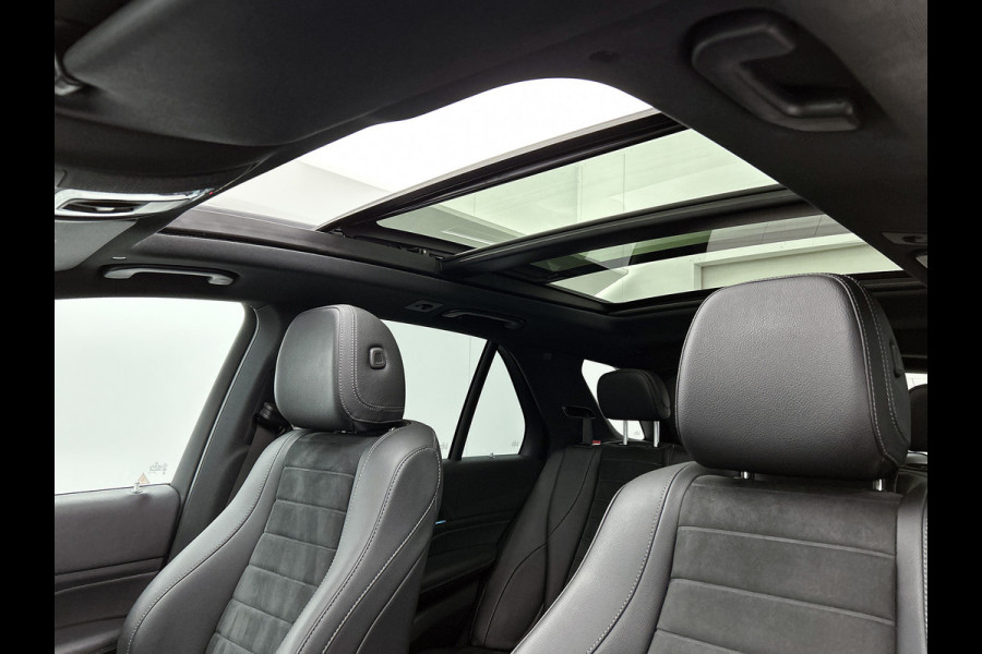 Mercedes-Benz GLE 350 e 4MATIC Premium Plus Panoramadak\ 22 inch Lichtmetalen velgen | Navigatie | Parking support | Alarm | Inclusief 24 maanden MB Certified garantie voor Europa. Mercedes-Benz GLE 350 e 4MATIC Premium Plus Panoramadak\ 22 inch Lichtmetalen velgen | Navigatie | Parking support | Alarm | Inclusief 24 maanden MB Certified garantie voor Europa.