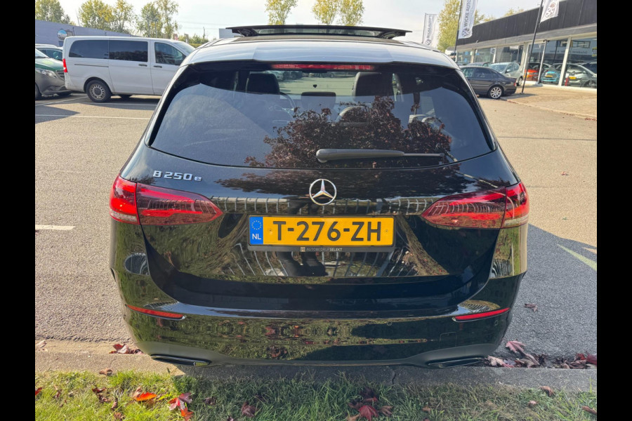 Mercedes-Benz B-Klasse 250 e AMG Panorama Leder Camera Navi Mercedes-Benz B-Klasse 250 e AMG Panorama Leder Camera Navi