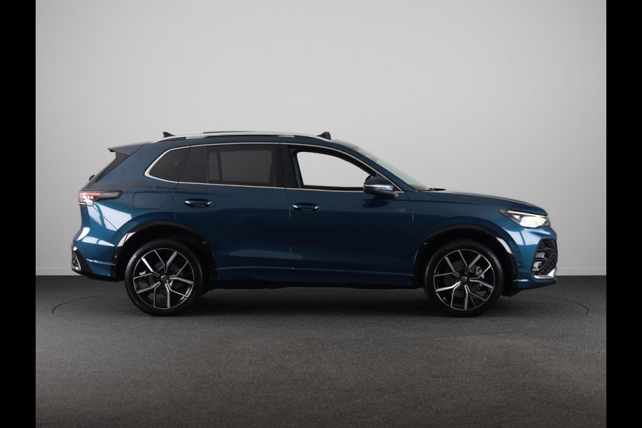 Volkswagen Tiguan 1.5 eHybrid R-Line Business 204 PK | Panoramaschuif-kanteldak | 20" lm velgen 'leeds' | Comfort pakket | Verlengde garantie 11/2028 |