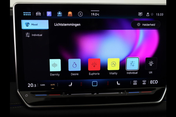 Volkswagen Tiguan 1.5 eHybrid R-Line Business 204 PK | Panoramaschuif-kanteldak | 20" lm velgen 'leeds' | Comfort pakket | Verlengde garantie 11/2028 |