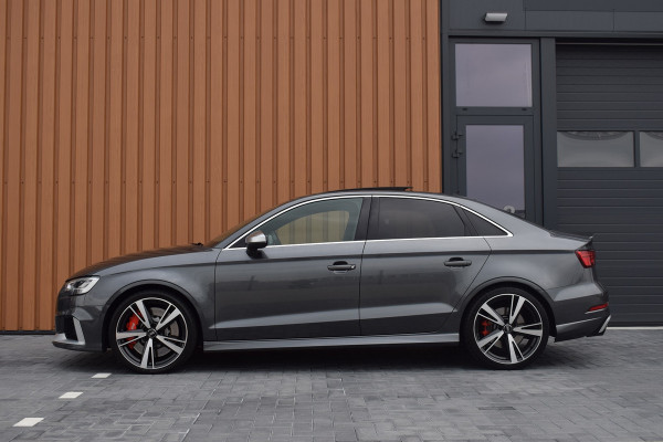 Audi RS3 Limousine 2.5 TFSI 400pk Quattro Pano | Magnetic ride | B&O Audi RS3 Limousine 2.5 TFSI 400pk Quattro Pano | Magnetic ride | B&O