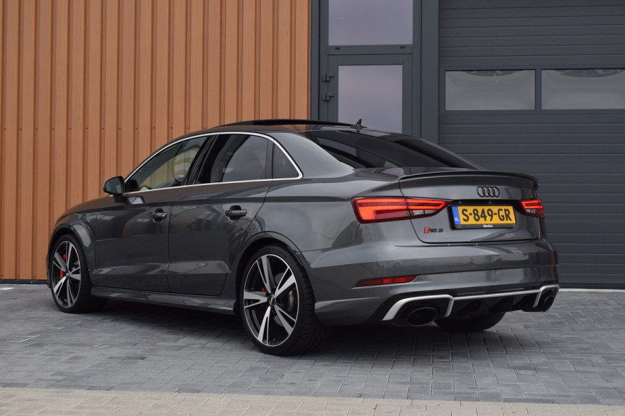 Audi RS3 Limousine 2.5 TFSI 400pk Quattro Pano | Magnetic ride | B&O Audi RS3 Limousine 2.5 TFSI 400pk Quattro Pano | Magnetic ride | B&O