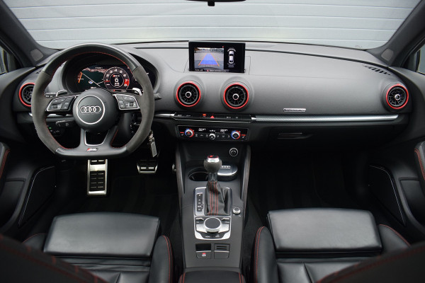 Audi RS3 Limousine 2.5 TFSI 400pk Quattro Pano | Magnetic ride | B&O Audi RS3 Limousine 2.5 TFSI 400pk Quattro Pano | Magnetic ride | B&O