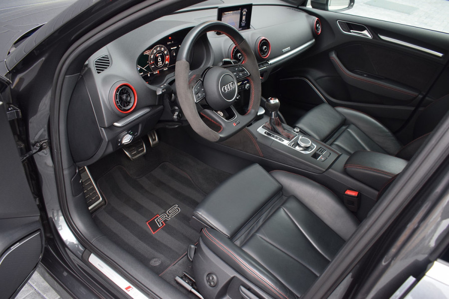 Audi RS3 Limousine 2.5 TFSI 400pk Quattro Pano | Magnetic ride | B&O Audi RS3 Limousine 2.5 TFSI 400pk Quattro Pano | Magnetic ride | B&O