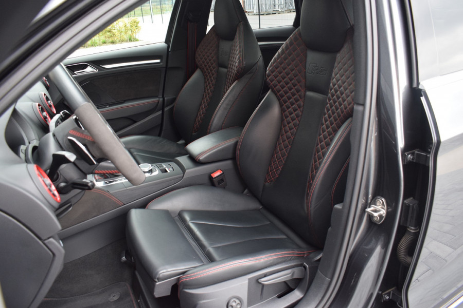 Audi RS3 Limousine 2.5 TFSI 400pk Quattro Pano | Magnetic ride | B&O Audi RS3 Limousine 2.5 TFSI 400pk Quattro Pano | Magnetic ride | B&O