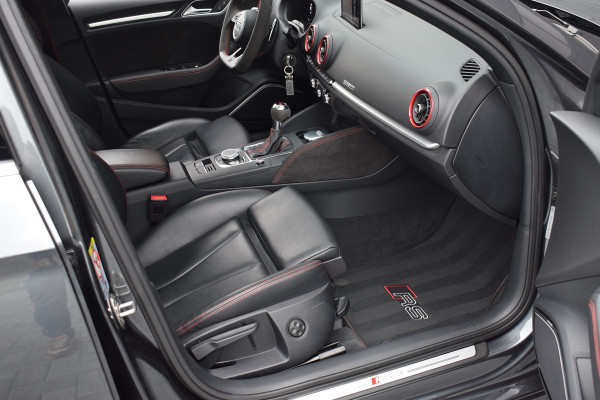 Audi RS3 Limousine 2.5 TFSI 400pk Quattro Pano | Magnetic ride | B&O Audi RS3 Limousine 2.5 TFSI 400pk Quattro Pano | Magnetic ride | B&O