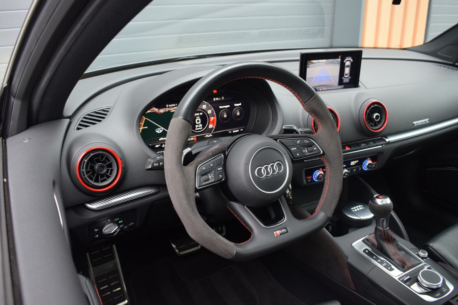 Audi RS3 Limousine 2.5 TFSI 400pk Quattro Pano | Magnetic ride | B&O Audi RS3 Limousine 2.5 TFSI 400pk Quattro Pano | Magnetic ride | B&O