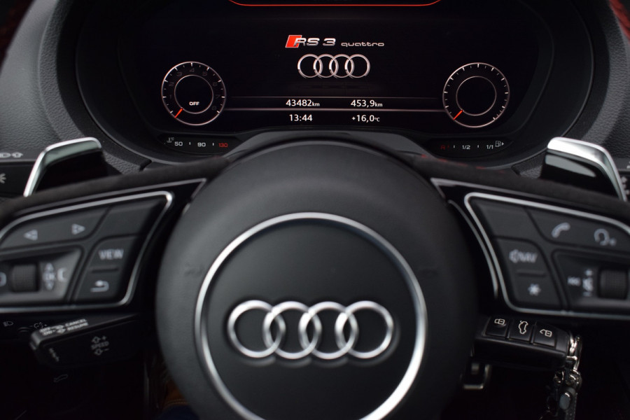 Audi RS3 Limousine 2.5 TFSI 400pk Quattro Pano | Magnetic ride | B&O Audi RS3 Limousine 2.5 TFSI 400pk Quattro Pano | Magnetic ride | B&O